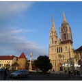 「札格瑞布」是克羅埃西亞的首都，也是政治、經濟、文化中心，Zagreb原意為「戰壕」。