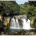 「關之尾の瀑布」位於日本南九州宮崎縣都城境內，此瀑名列日本百大瀑布之一。

它是全世界最大的歐穴群。
