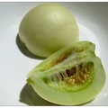 香瓜是瓜科香瓜屬藤本植物。又名東方甜瓜、美濃瓜、梨仔瓜。