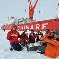 南极考察队员会餐