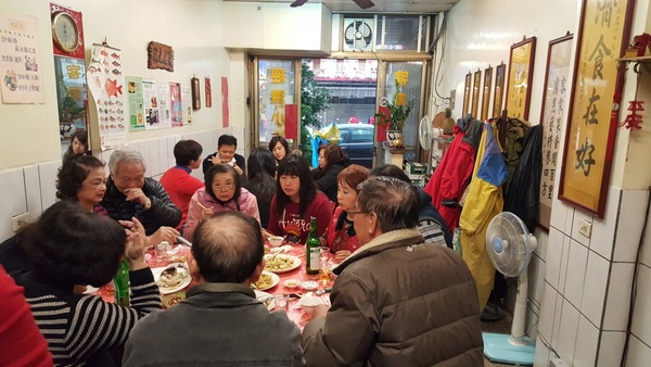 苗栗市「小三統客家料理」供應多種道地的傳統客家菜及小吃，平價實惠贏得許多消費者好評