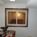 用3/4”的plywood把窗戶補好，由室外看窗戶