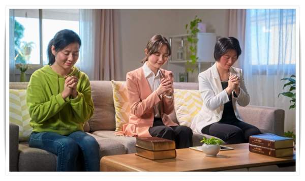 姊妹們禱告親近神