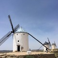 西班牙～
托雷多~白色風車村。
這裡是西班牙作家塞萬提斯文學作品 [唐吉軻德] 中的場景。
故事就發生在白色風車村. . . ...