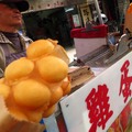 【零食！開箱！】－茶餘飯後. . . ...台北永樂市場前的雞蛋仔～