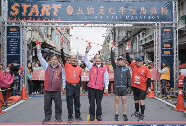 全台第一「走尪馬拉松」 千人熱情開跑