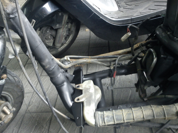 車架脊椎位置新焊接的三角