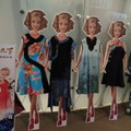 芭比娃娃也穿客家花布與藍衫

