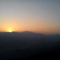 喜馬拉雅群峰的夕陽，相遇在海拔兩千尺的薩朗閣。