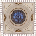 臺博館本館大廳內的彩繪玻璃天窗