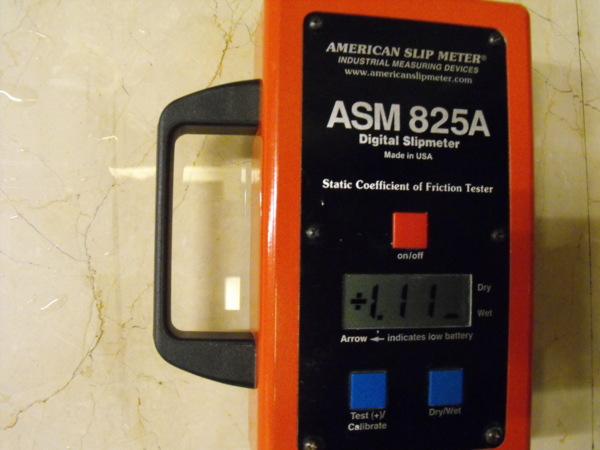 防滑地板,地板防滑,止滑地面,大理石地面防滑,大理石止滑,游泳池地面防滑,運動場所地面防滑,隱形止滑墊,隱形防滑地墊