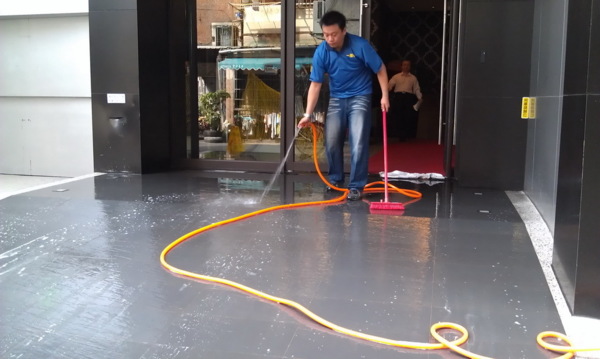 一中時尚商旅板岩磚止滑施工 板岩磚止滑,磁磚防滑,防滑磁磚,防滑,止滑,地板防滑,地板止滑,浴室防滑,浴室止滑,社區中庭地板防滑,騎樓止滑