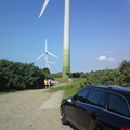 海邊有一連串發電風車