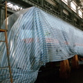 今年一月撞上闖越平交道砂石車的太魯閣號列車頭，駕駛殉職，列車頭報廢帆布蓋起來。
