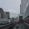 香港海港城美術館外面。靠海的景觀，這天有三號風球。