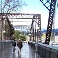 宿舍後通往城裏的鐵橋