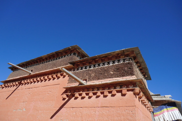 藏式建築特色 - 鞭麻牆