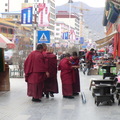 扎西奇街僧侶成群