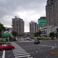 2012/06/23傍晚，西行者帶著相機從五峰路，經過圓圓園，走到寶強路，再從寶橋路87巷經過寶徠花園，從寶橋停車場進入德正街，環繞玉上園GH棟一圈。