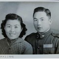 1953.04.03，時任新竹基隆要塞第一總台後勤組軍需上尉，1950.10.01～1955.05.31居於新竹，二年後調往台東。