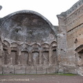 哲學家殿(Sala dei Filosofi) 的雄偉大廳是皇帝正式聽朝問政的地方，整個完全以珍貴大理石鋪造而成，牆上還可看到一些痕跡，在前方的壁龕原本有裝飾著雕像