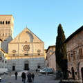 聖路斐樂主教座堂(Duomo di San Rufino ) 是為紀念聖人Rufino 於1140 年創建的。 