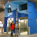 搭乘號稱為「歐洲最快的電梯」，以每秒6.3公尺的速度，上升108公尺的高度，只消25秒就可直達「歐洲屋脊」

