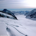 由露天觀景台展望阿雷奇冰河(Aletsch Glacier)，冰河的上游的確是玉潔冰心的，據說用望遠鏡還看到下游的法國孚日山脈(Vosges)及德國黑森林
