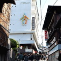 「有馬玩具博物館」裡收藏了來自世界各地、超過4000件手工機械玩具的博物館，展品天馬行空，搭配互動遊戲讓人一腳跌入童稚的世界中，有興趣者可以花一點時間參觀
