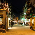 班霍夫街(Bahnhofstrasse)非常熱鬧，因此即使是寒冬的夜晚，在策馬特也不寂寞