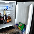↓小冰箱裡也備有多種瓶裝飲料及零嘴，全都是免費供應
