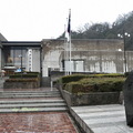 「鳥取県立博物館」在北城門內的左手邊，館內展示從古代到県成立為至的歴史、郷土作家的芸術作品等、鳥取県相関的各種資料。