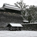 ↓「太鼓櫓」在石垣上、是擊打太鼓報時的地方。下面(大手門跡側)有個「馬遛跡」