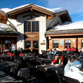 Sunnegga除了滑雪場外，有名的是一個露天展望餐廳，你不必做什麼，光是悠閒的坐在那裡曬太陽、欣賞風景，就很幸福了！