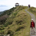 ↓最佳觀景亭位於接近『綑牛仔山』頂附近，我們抵達時間為 11: 15 。小歇