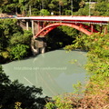 「烏來觀光大橋」對岸可以看到「加九寮步道」的終點，也是封閉著。此橋連結環山路(北107-1線)，可通往福山村 