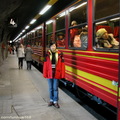 或許是戶外的氣溫太低，火車一直到抵達終點 Jungfraujoch站，都是在躲隧道裡