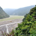 ↓【峽谷咖啡BAR】的大陽台視野絕佳，是欣賞大峽谷美景的好地方，點杯咖啡悠閒下午茶，保證您不虛此行