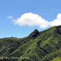 ↓草山（715m）在更遠處，草山產業道路應該就是為了旁邊的「草山雷達站」而修築的戰備道路