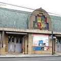 ↓「出雲大社前」的駅舎是昭和5年(1930年）建造的鋼筋混泥土平房，屬於西洋建築的風格，其外觀一直很受到喜愛的原因，在其有一個半圓形綠屋頂
