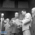 1949年10月1日開國大典時，毛澤東和周恩來在一起