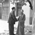 1949年初夏，毛澤東在北京香山雙清別墅接見柳亞子先生。柳亞子是應毛主席電召，從香港到北京的