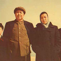 1949年小學時代的毛遠新和毛澤東，江青，李訥的合影
