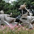 139.青島市東海路雕塑園內的不銹鋼雕塑〈聞雞起舞〉