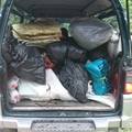 溪頭自然教育園區人員淨山，清出好幾貨車的垃圾