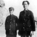 1927年10月毛澤東和賀子珍是在井岡山相識，1928年的夏天同居