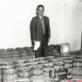 1950年12月17日，台北台灣銀行金庫的藏金。圓桶外的封條上有“金圓券準備金”的字樣，資料顯示：當年攜250萬兩黃金跑到台灣