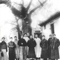 1920年1月18日，毛澤東（左四）同進步團體輔社成員在北京陶然亭合影
