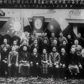 1927年國民黨2屆3中全會開幕合影，2排右3為毛澤東