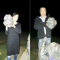 統一促進黨的李承龍（右）去斬首了八田與一的銅像，昨天他與另一名同黨女子（左）公布了照片。（記者王涵平翻攝臉書）